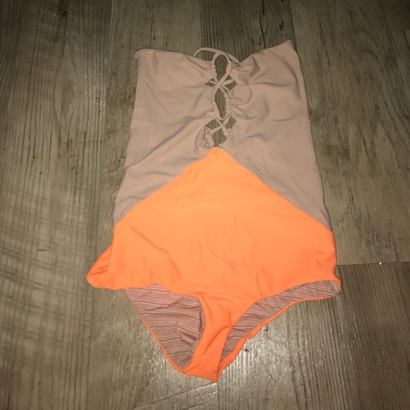 Acacia Bronx One Piece - Picture 4 of 5