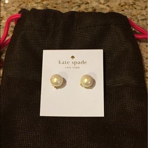 NWT. Kate Spade Pearl Earrings.