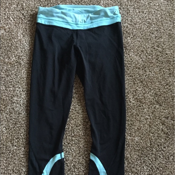 lululemon athletica Pants - LuLulemon Athletica black / blue cropped leggings