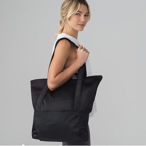 Hot Mesh Tote NWT Lululemon