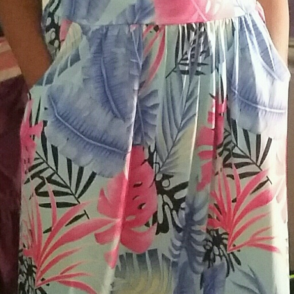 Gorgeous tropical print maxi dress - Picture 3 of 5