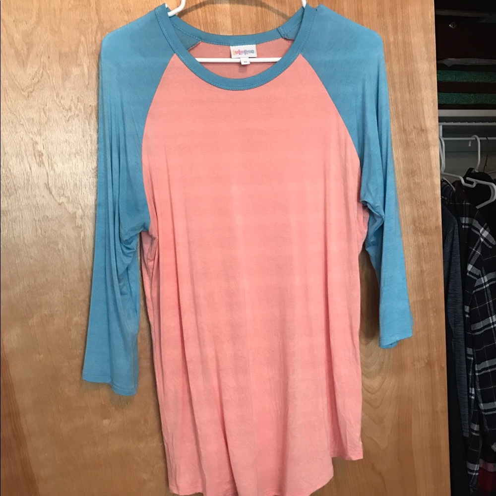 LuLaRoe Medium Randy tee
