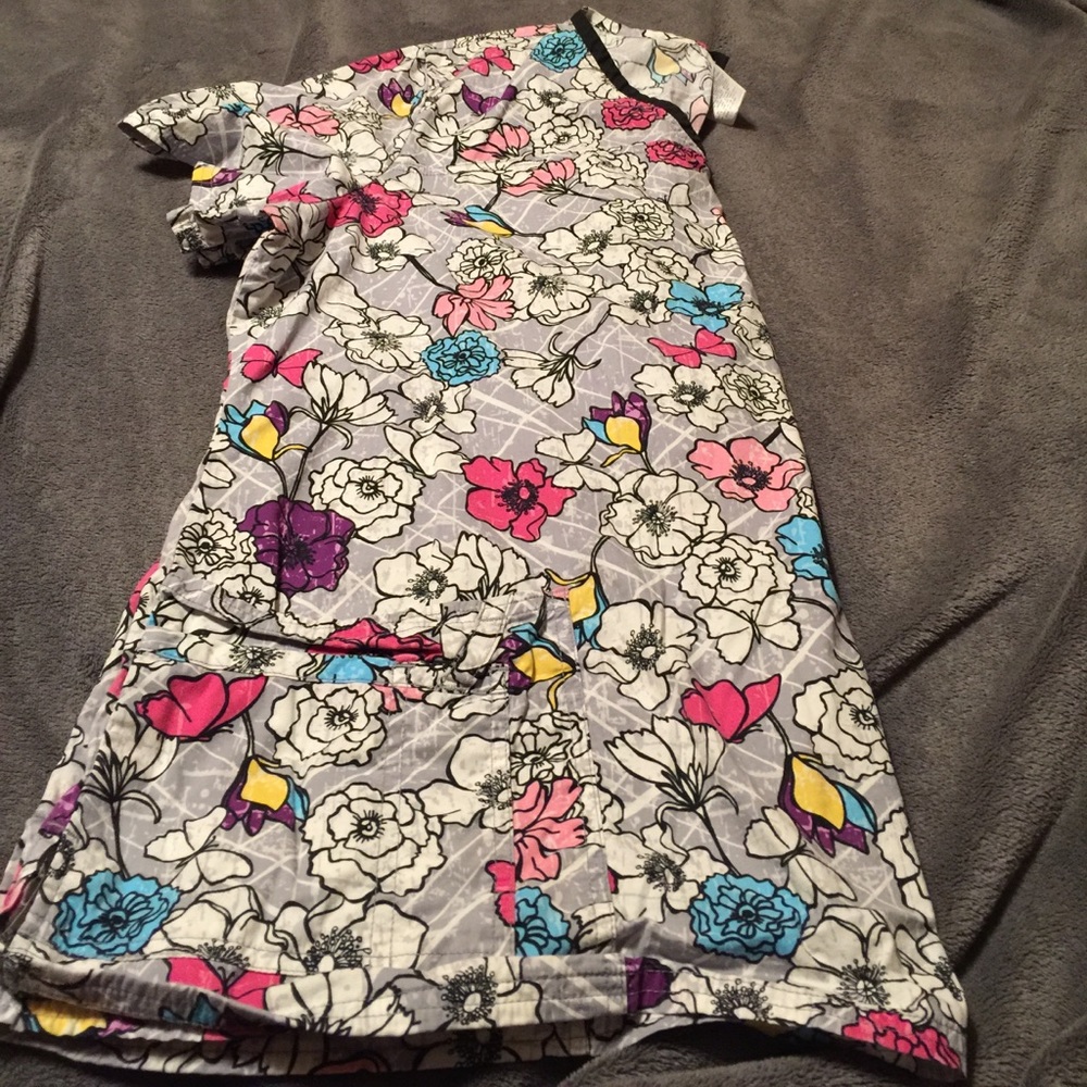 Flower runway by Cherokee scrub top
