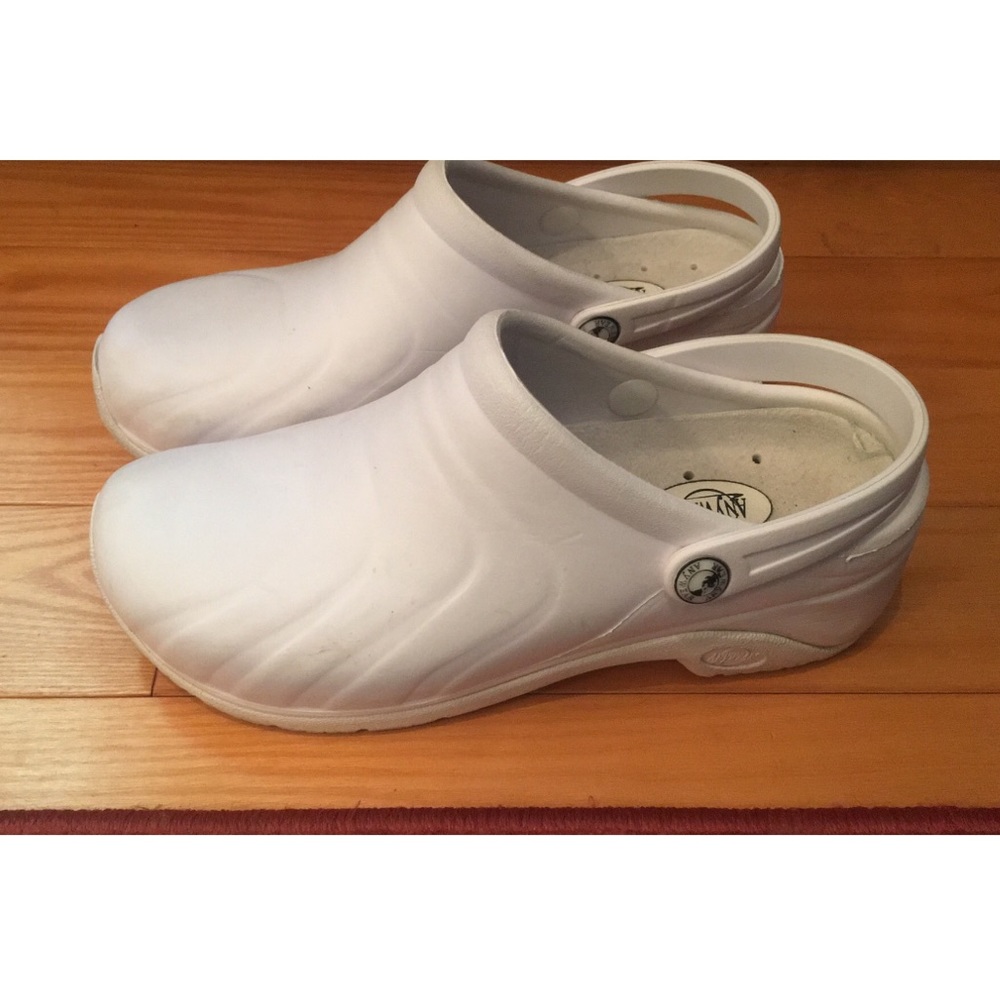 White nursing shoes