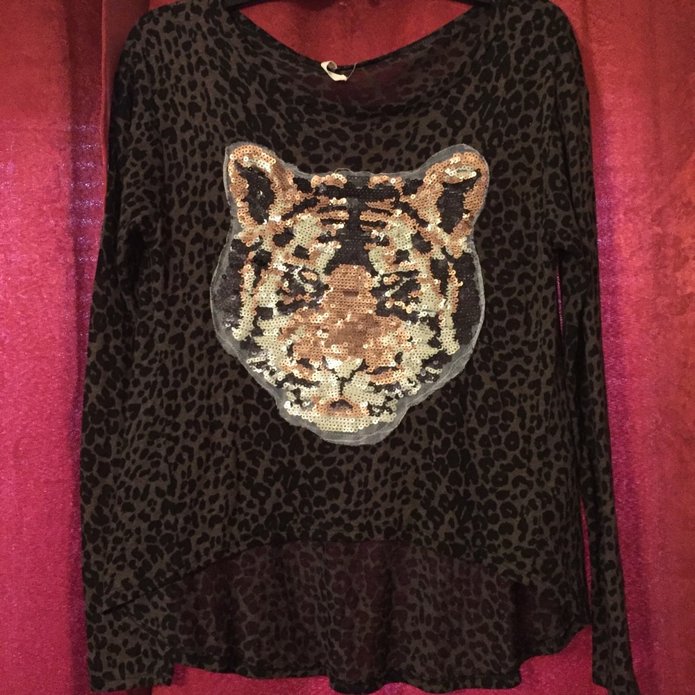Tiger shirt with cheetah print