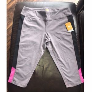 NWT Lucy Capri Leggings