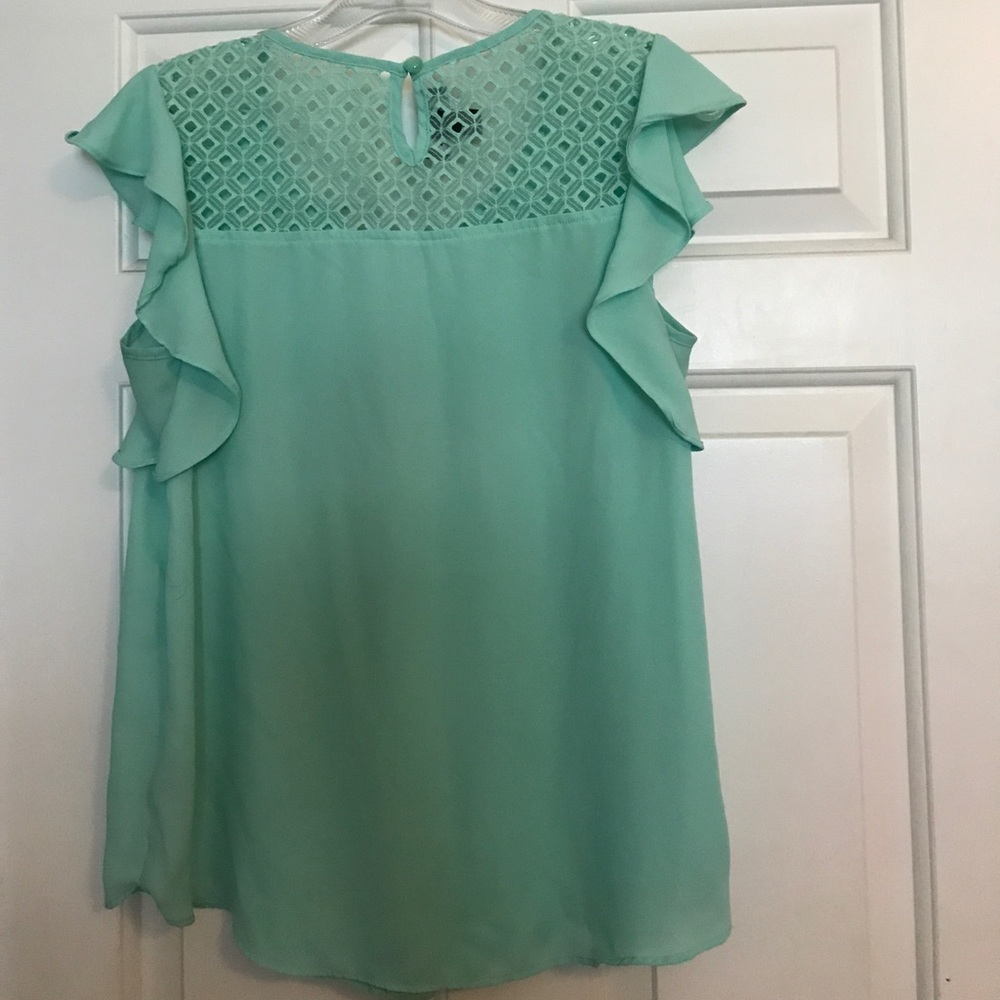 Flutter sleeve and Lace top - Picture 2 of 2