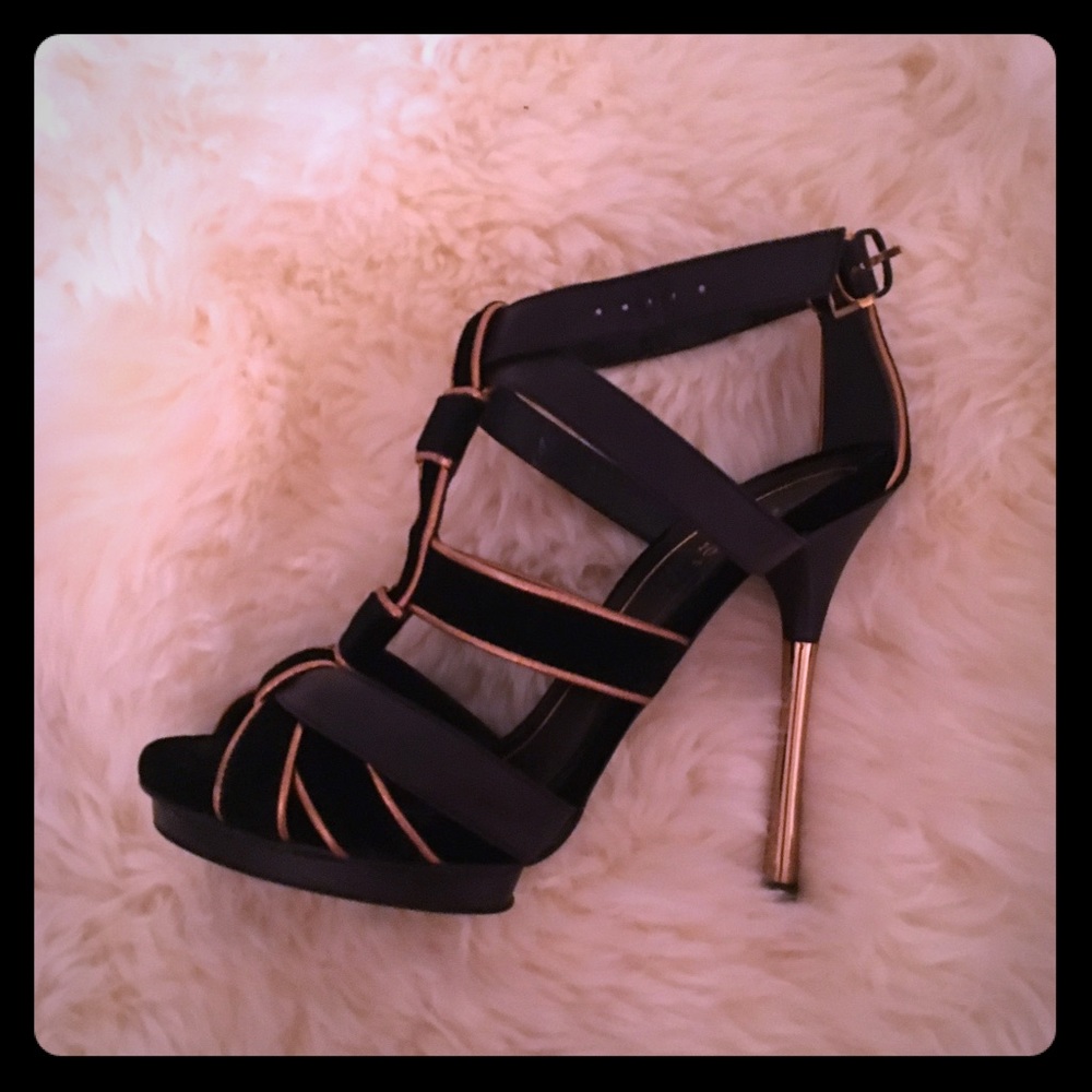 Gucci velvet sandals