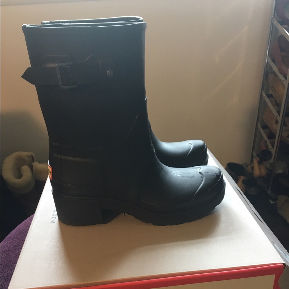 Hunter Boots-like new!! Worn 1 time