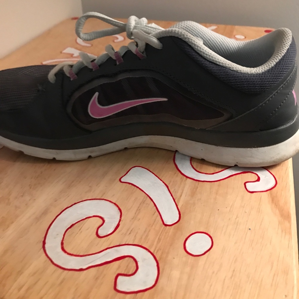 Size 8.5 Nike Tennis Shoes