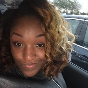 Meet your Posher, Rena