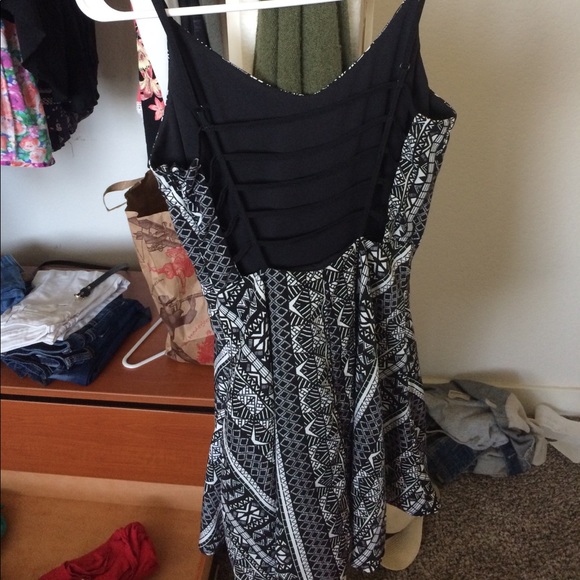 Caged black patterned dress - Picture 2 of 2