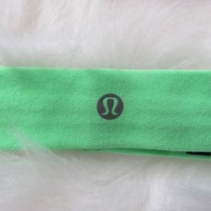 lululemon green flyaway tamer headband