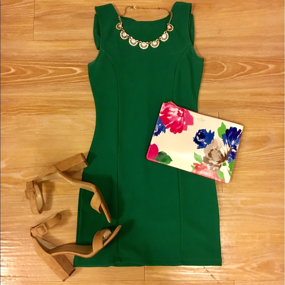 BOW BACK 🎀 body con green dress!