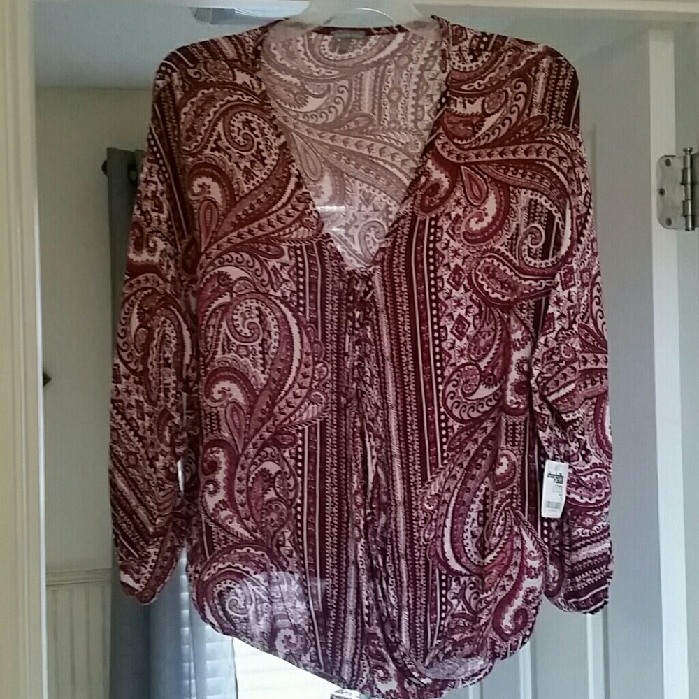 Cute blouse never worn