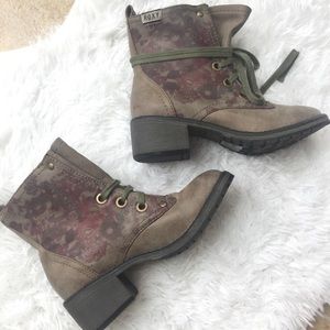 ROXY Printed Lace-up Combat Boots