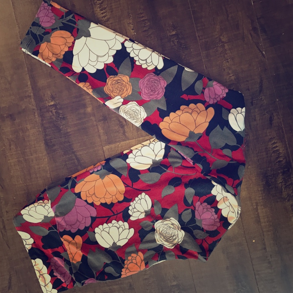 🌻$5 if added to Bundle.*LuLaRoe TC Leggings!