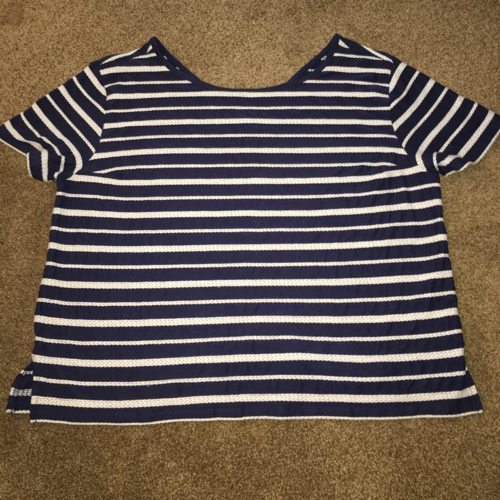 Cute shirt with buttons going down the back