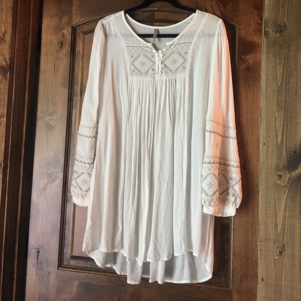 White long sleeve short dress