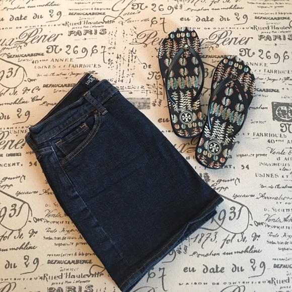 Mini skirt - Picture 2 of 4