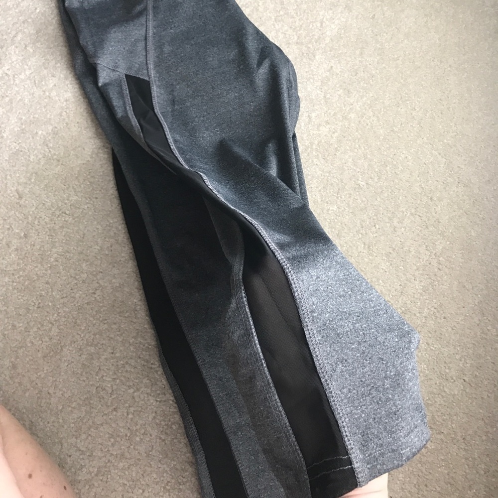 Grey mesh panel work out capris - Picture 2 of 4