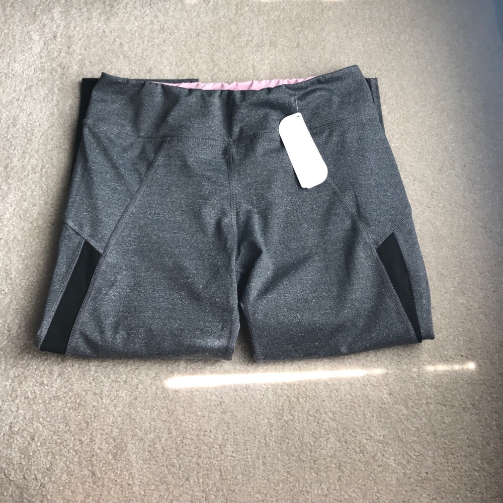 Grey mesh panel work out capris - Picture 4 of 4