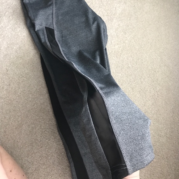 Grey mesh panel work out capris - Picture 2 of 4