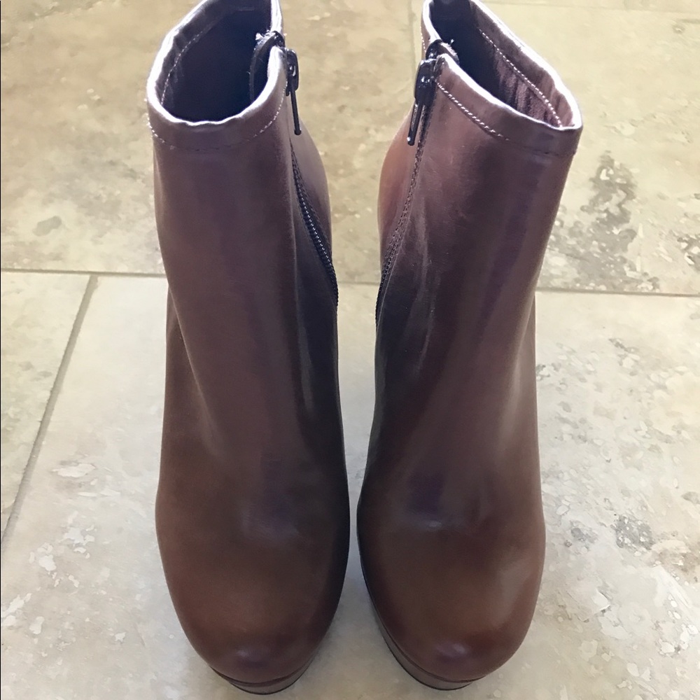 New, never worn Gianni Bini ankle booties
