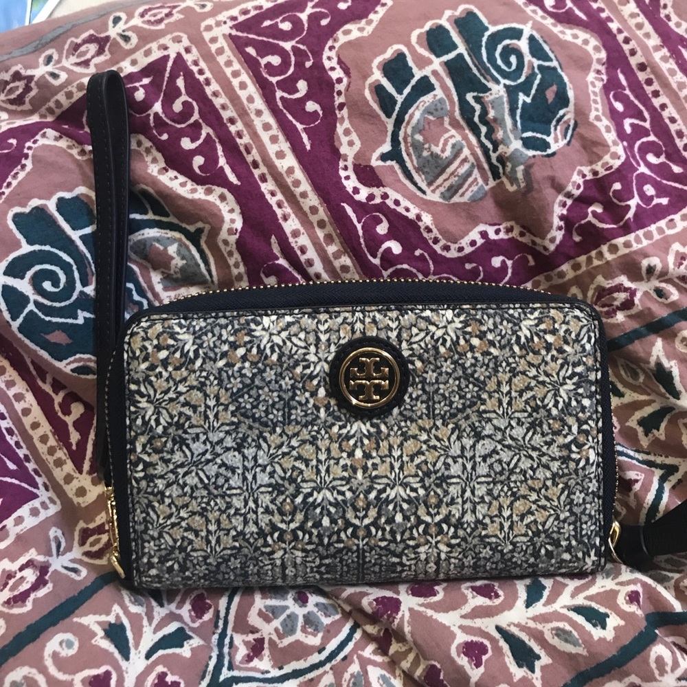 Tory Burch iphone Wristlet Wallet limited edition