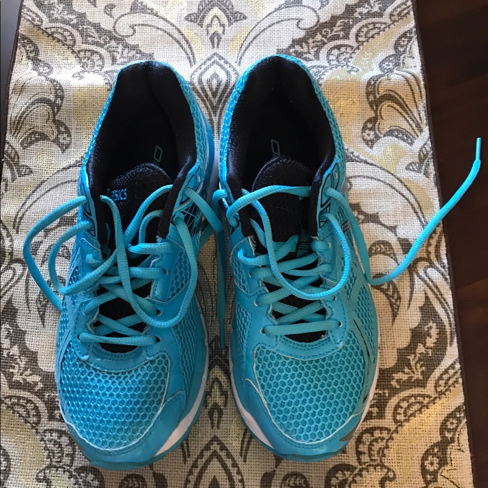 SOLD**** Running Shoes- Asics I.G.S GT-2000 Gently