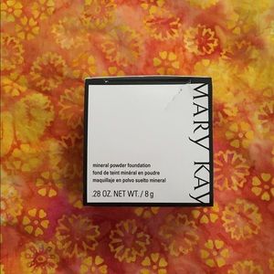 Beige 1.5 Mary Kay mineral foundation