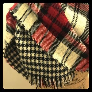 Reversible blanket scarf