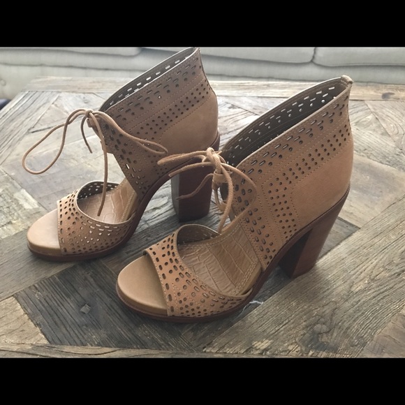 Gianni Bini- Gypsie- Daze Perfred Lace Up - Picture 1 of 2