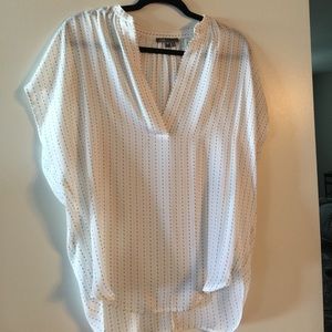 Vince while with black design short sleeve tunic