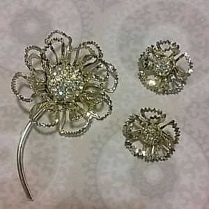 Vintage Sarah Coventry brooch with clip on earring