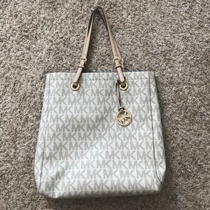 *PRICE DROP* Authentic Michael Kors Purse