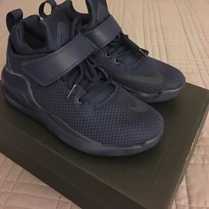 New Nike Kwai, Big Kids 4