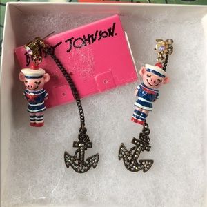 Betsey Johnson nautical pig & anchor earrings