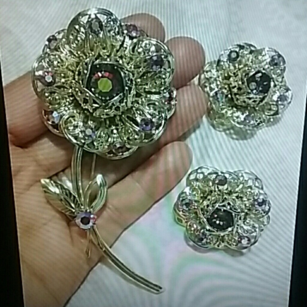 Sarah conventry brooch with clip on earring