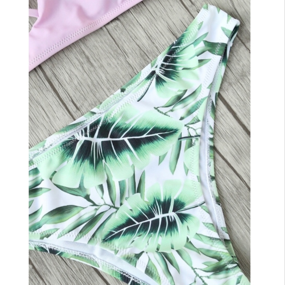 🌸 Pink Leaf Print Criss Cross Bikini 🌸 - Picture 3 of 3