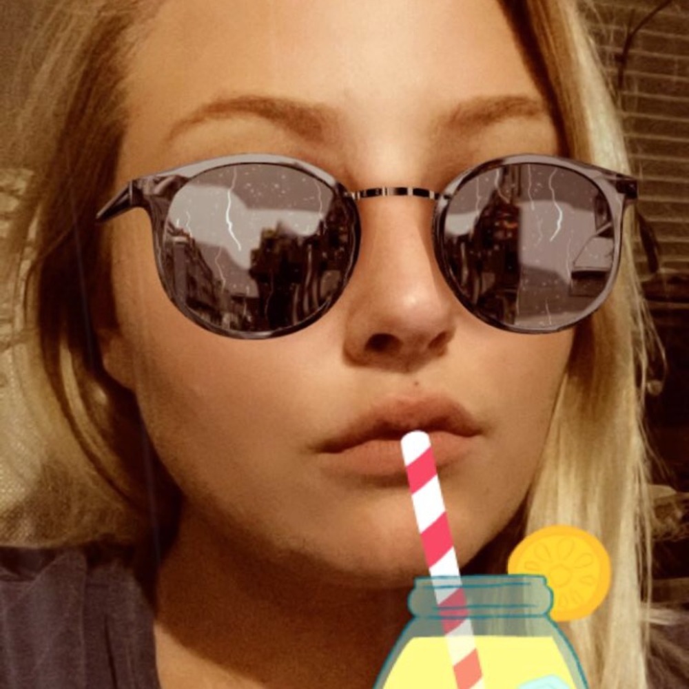 Meet your Posher, Danielle