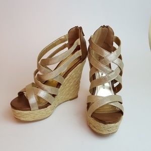 Chinese Laundry wedge size 5.5