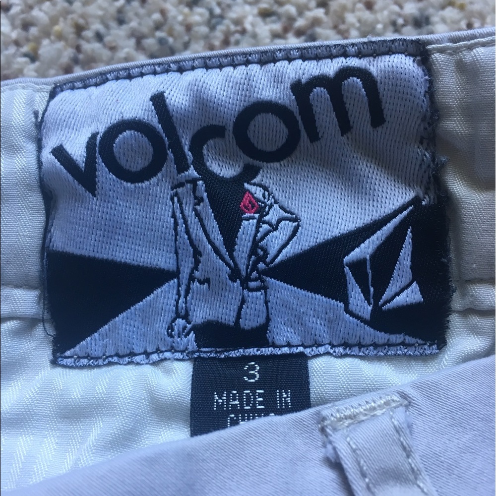 Volcom khaki shorts