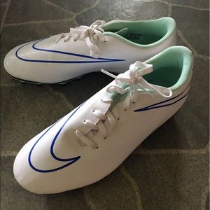 NIKE soccer cleats!!
