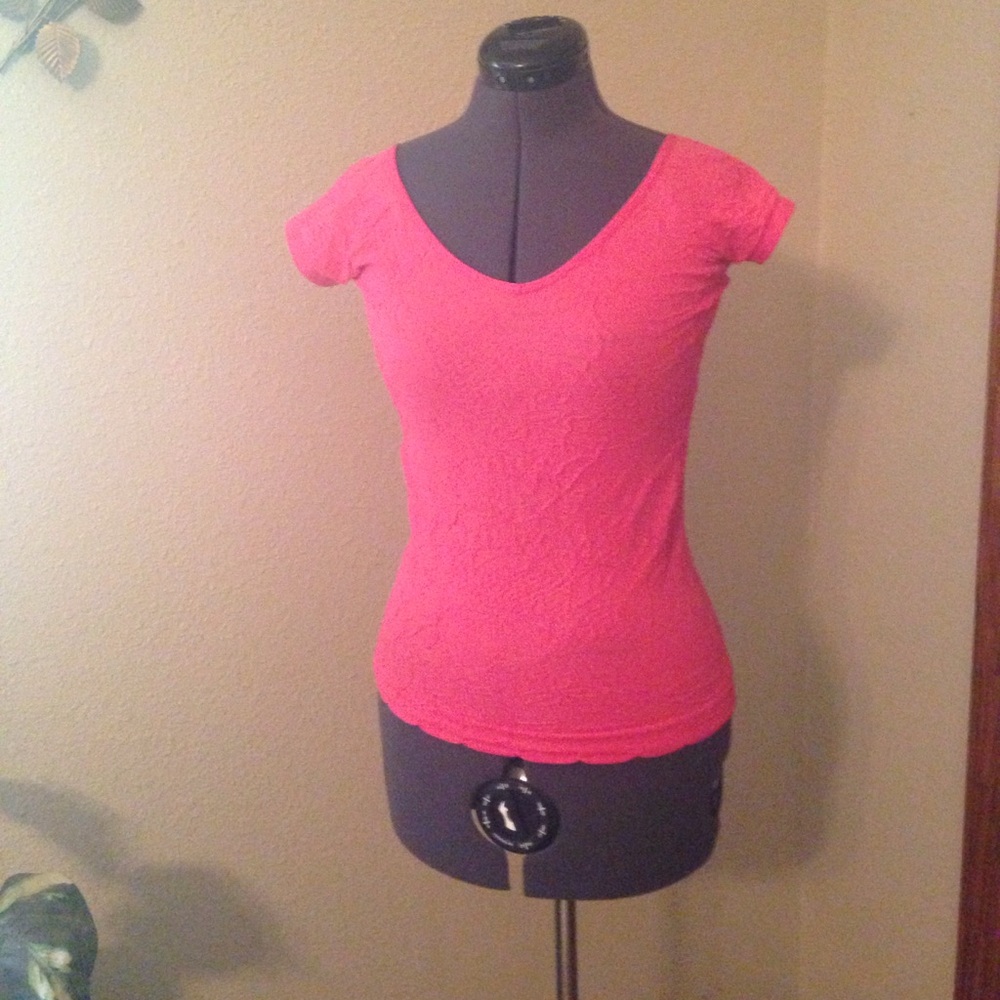 Short sleeved fitted tee