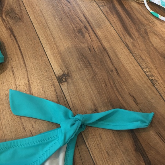 ๐ 3/$40 ๐ Set of 2 VS mix & match bikinis - Picture 6 of 8