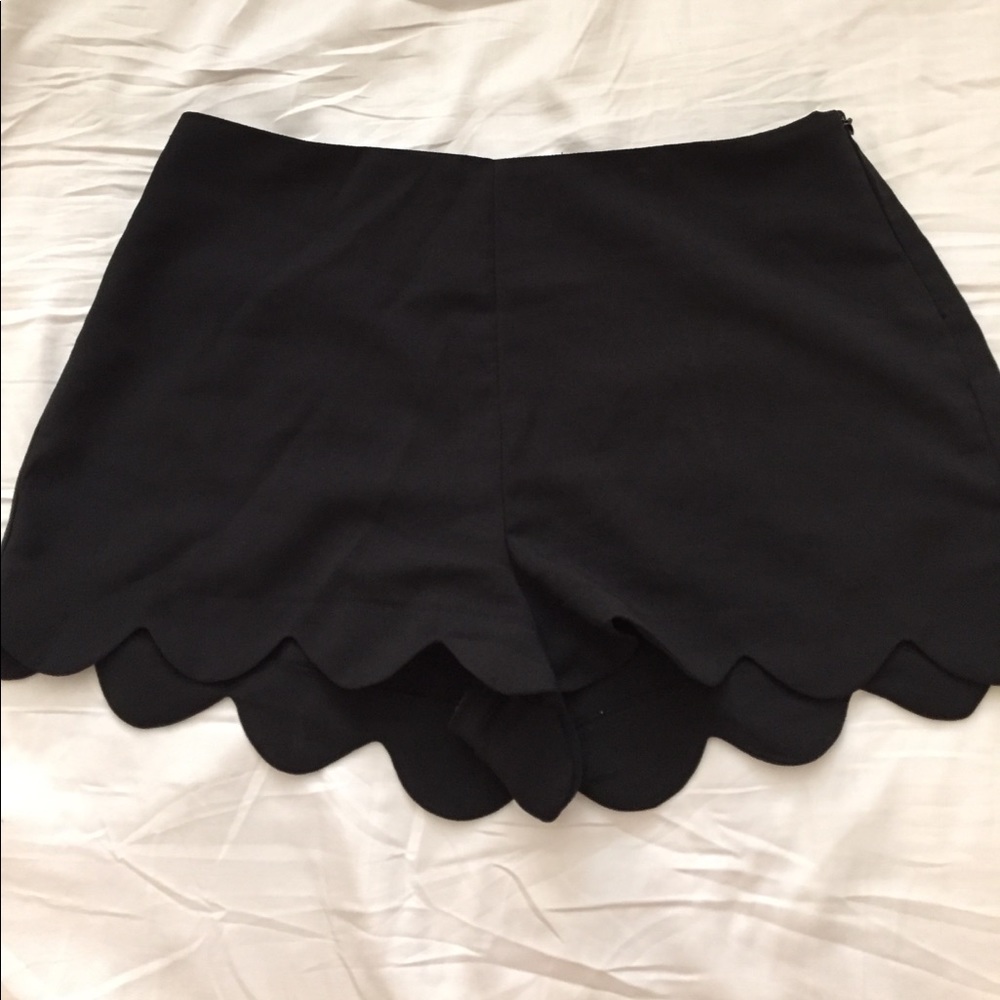 Momteau Black shorts!
