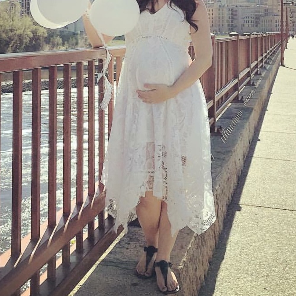 Pea in the Pod White Lace Maternity Dress