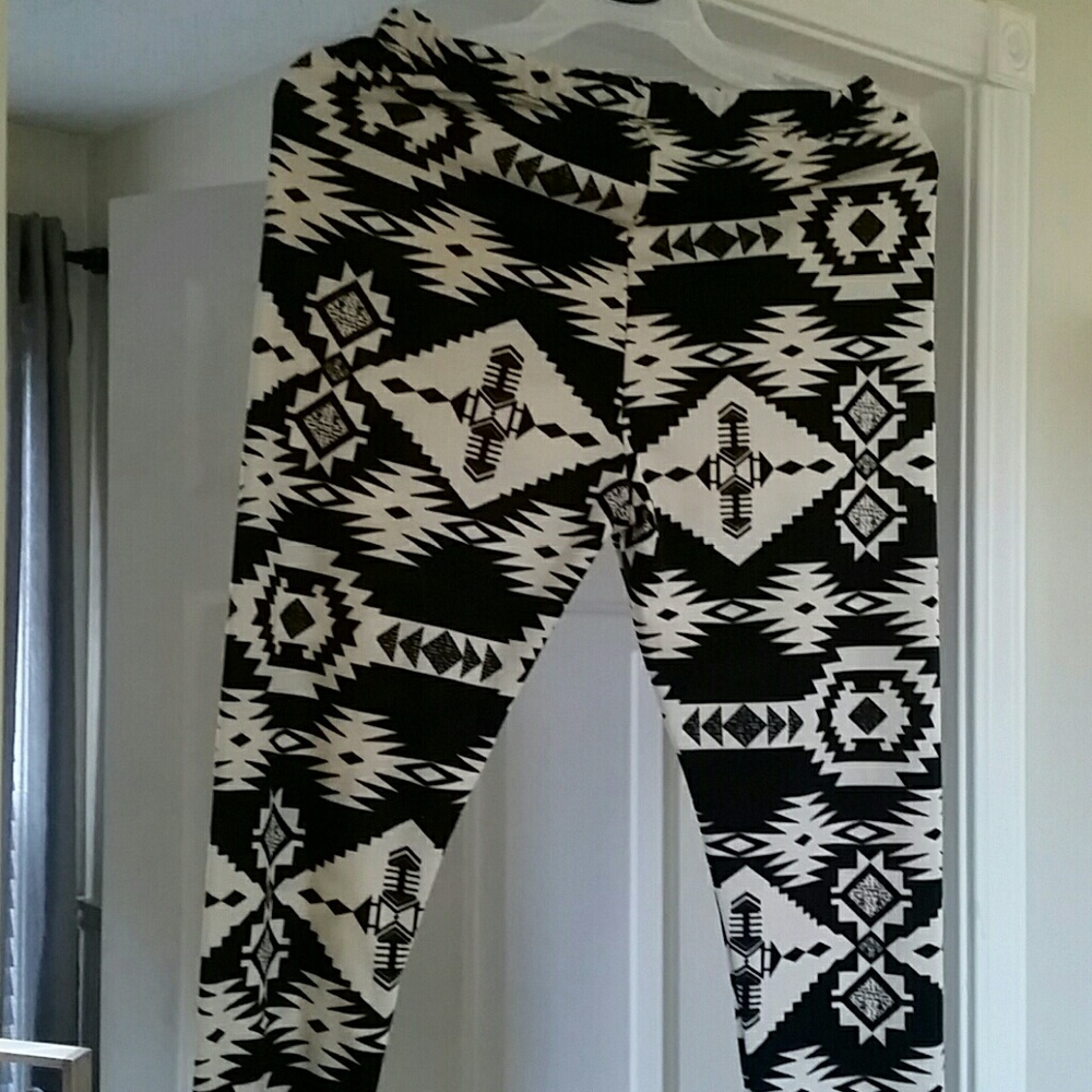 Aztec print leggings