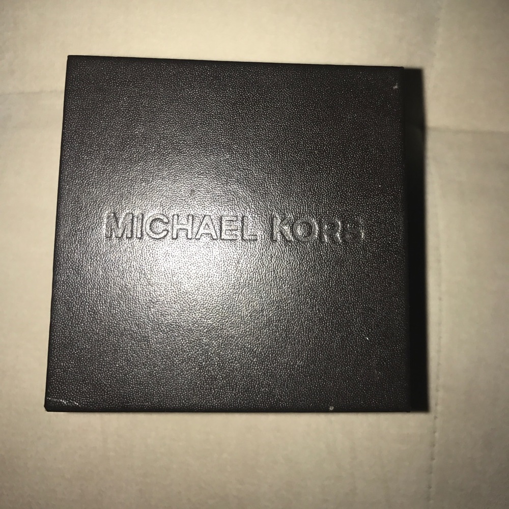 Michale kors watch case